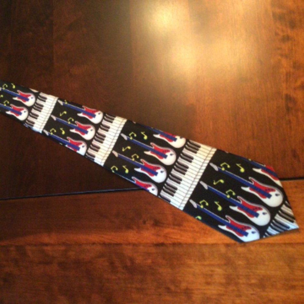 Men’s novelty tie: guitars, music and keyboards